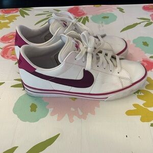 Nike Sweet Classic Leather shoes size 9.5 white and pink